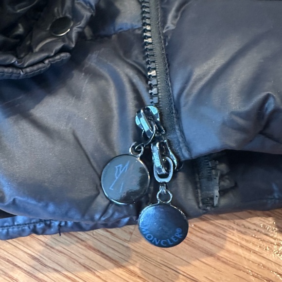 Black down filled puffer coat with removable hood - Picture 4 of 12